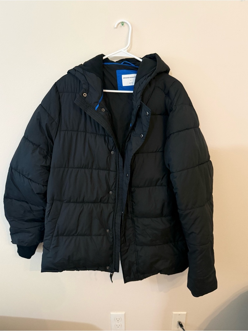 Amazon Essentials Men's Black Hooded Puffer Jacket